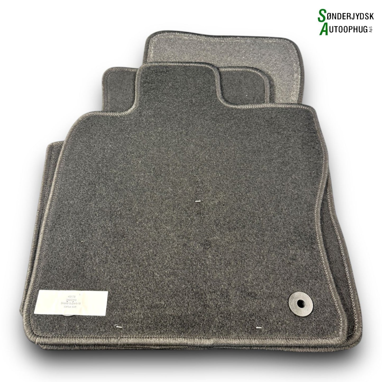 Skoda Superb B8 Bundmåtte Med OEM Nr. Ophugger Fra Skoda Ophugger