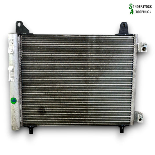 Opel Corsa F Køler Aircond Med OEM Nr. 9825359280 Fra Opel Ophugger