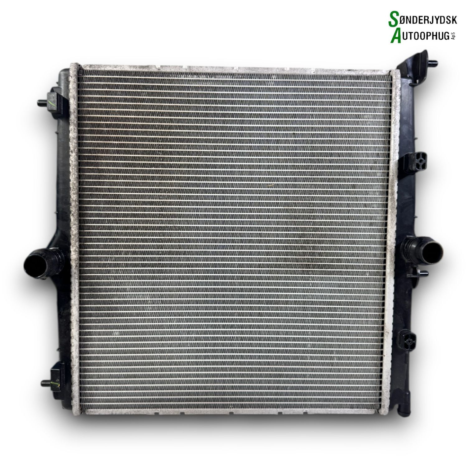 Opel Corsa F Køler Med OEM Nr. 9825332380 Fra Opel Ophugger