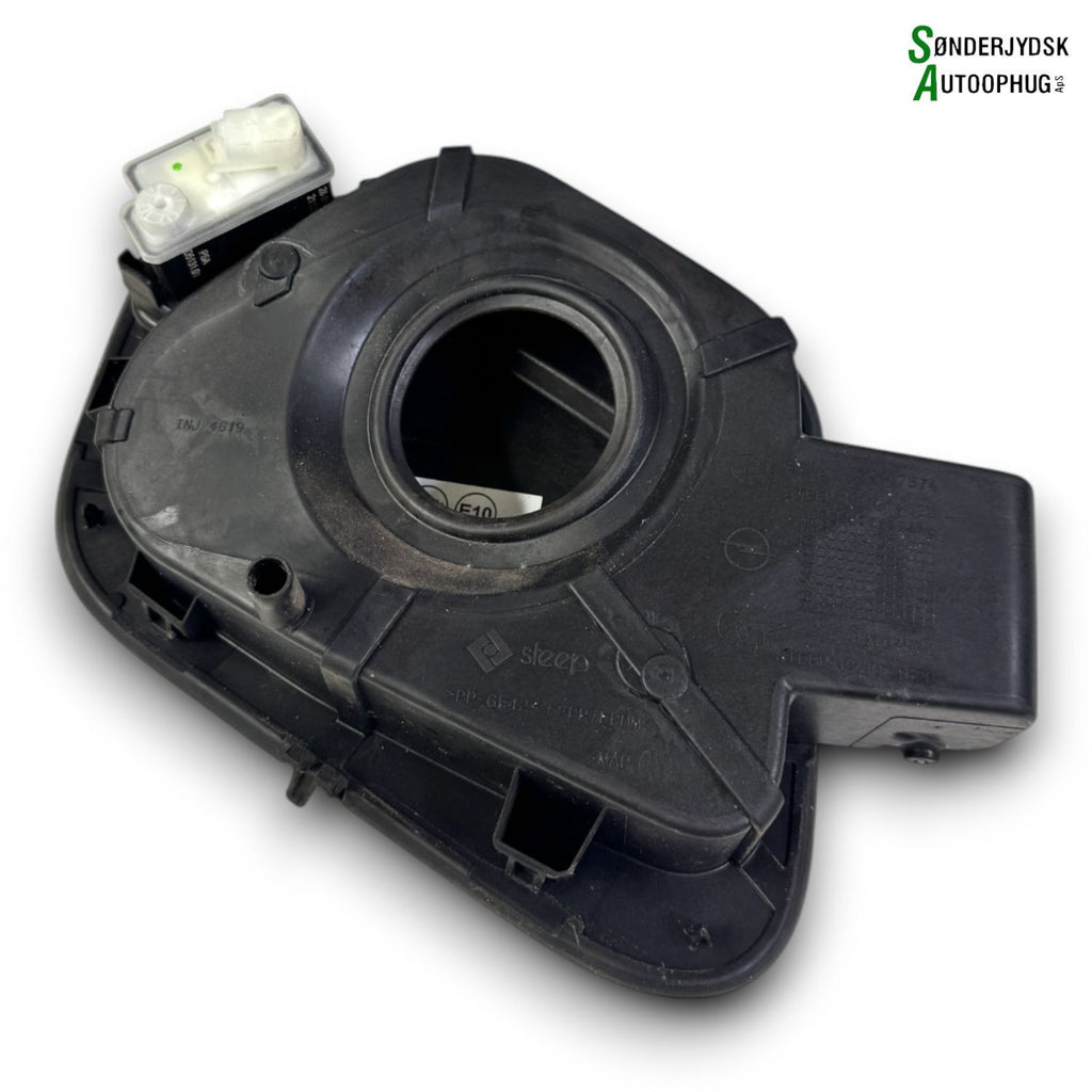 Opel Corsa F Benzinklap / Tankklap Med OEM Nr. 39167574 Fra Opel Ophugger