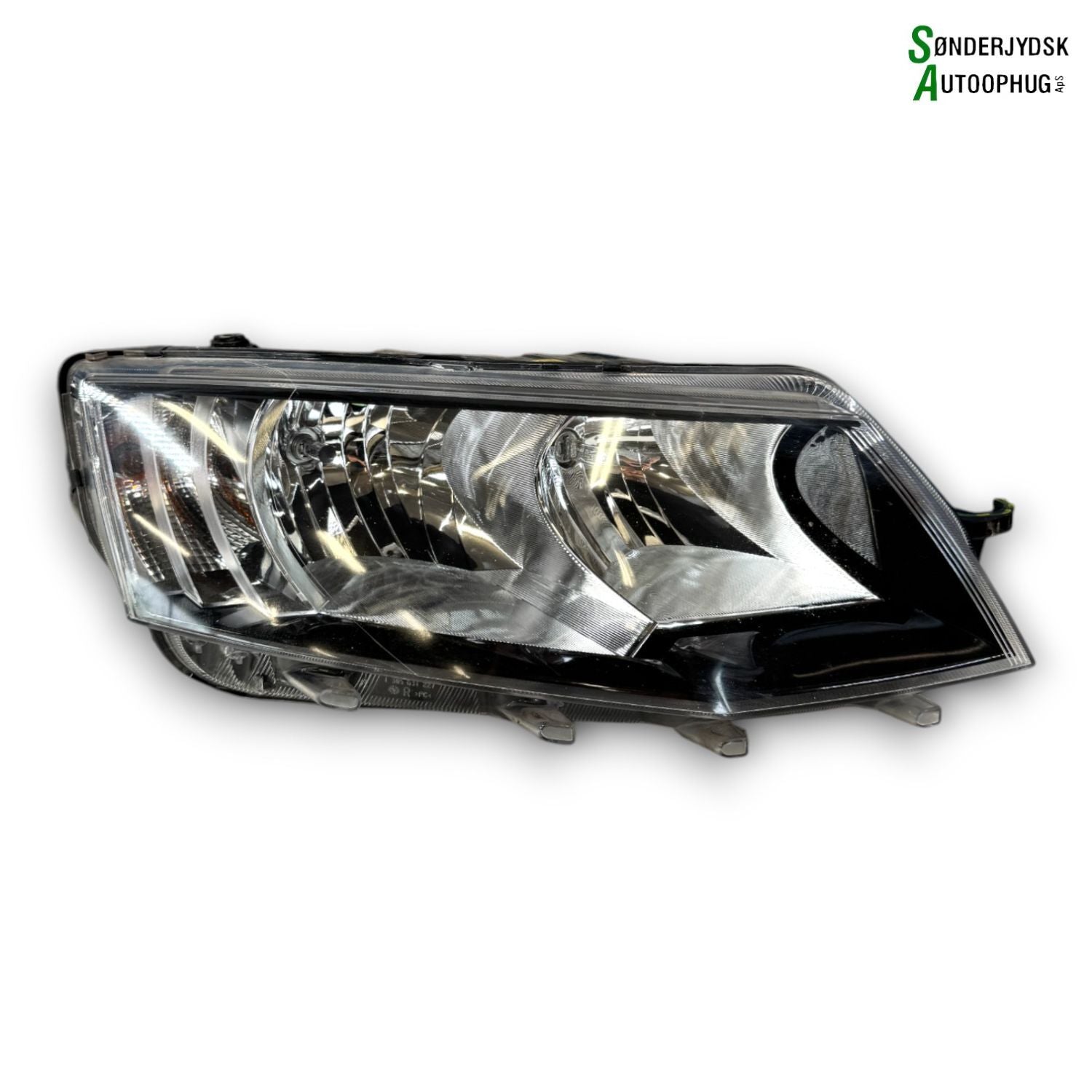 Skoda Octavia Forlygte Med OEM Nr. 5E1941016 Fra Skoda Ophugger