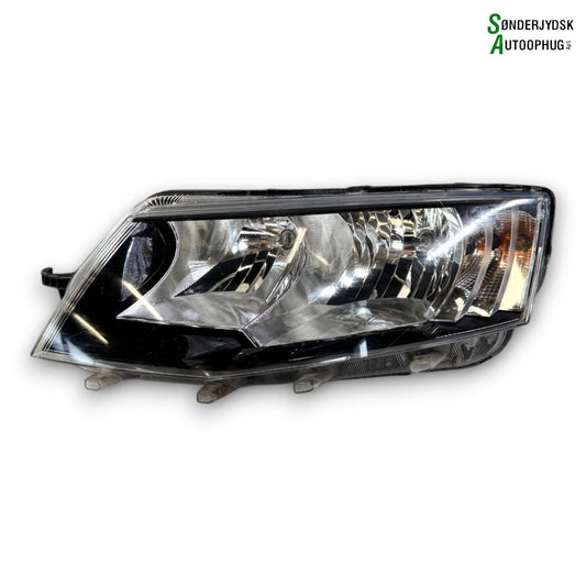 Skoda Octavia Forlygte Med OEM Nr. 5E1941017 Fra Skoda Ophugger