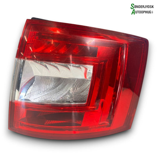 Skoda Octavia Baglygte Med OEM Nr. 5E9945112A Fra Skoda Ophugger