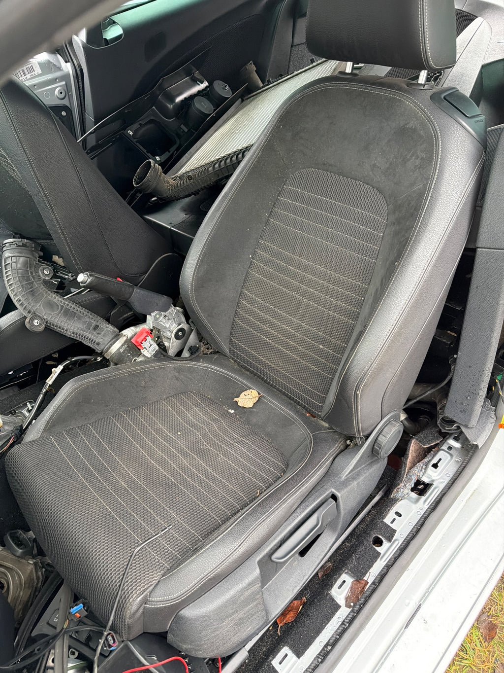 VW Scirocco III I3 Forsæde - Forstol Med OEM Nr. 1K8881805AN Fra VW Ophugger