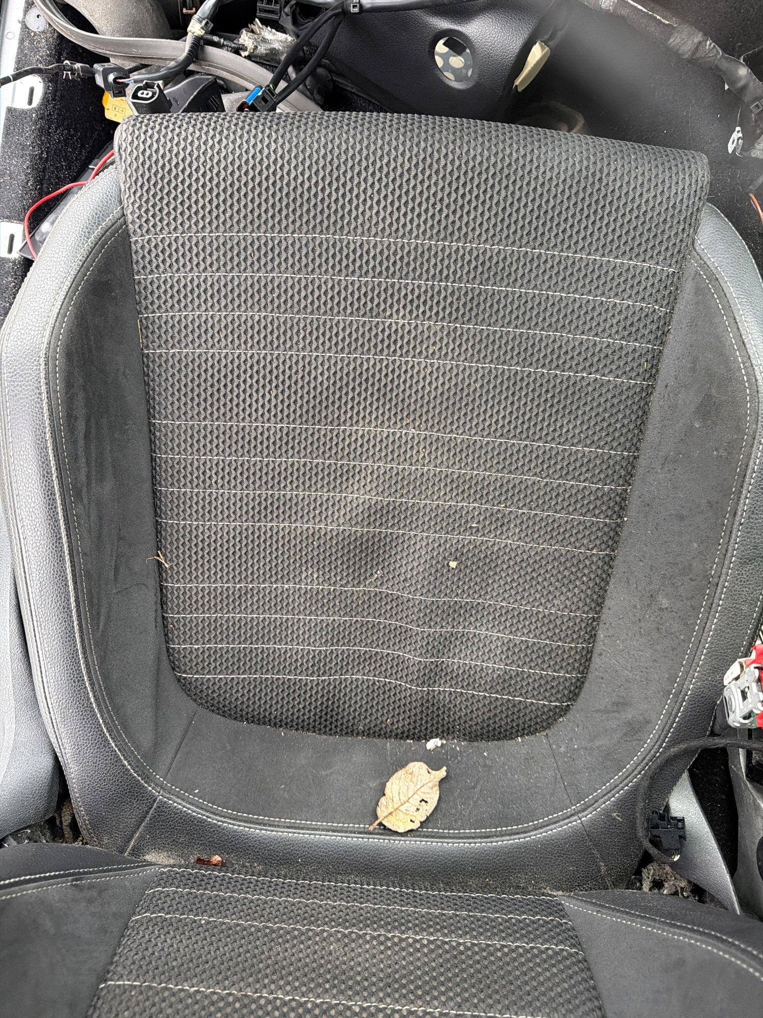 VW Scirocco III I3 Forsæde - Forstol Med OEM Nr. 1K8881805BQYCB Fra VW Ophugger