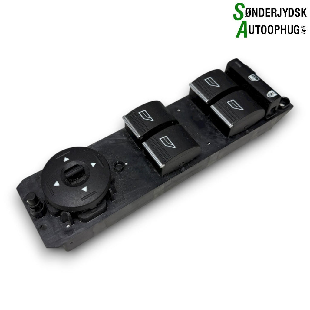 Ford Focus Kontakt Rudehejs Med OEM Nr. 2033890 Fra Ford Ophugger