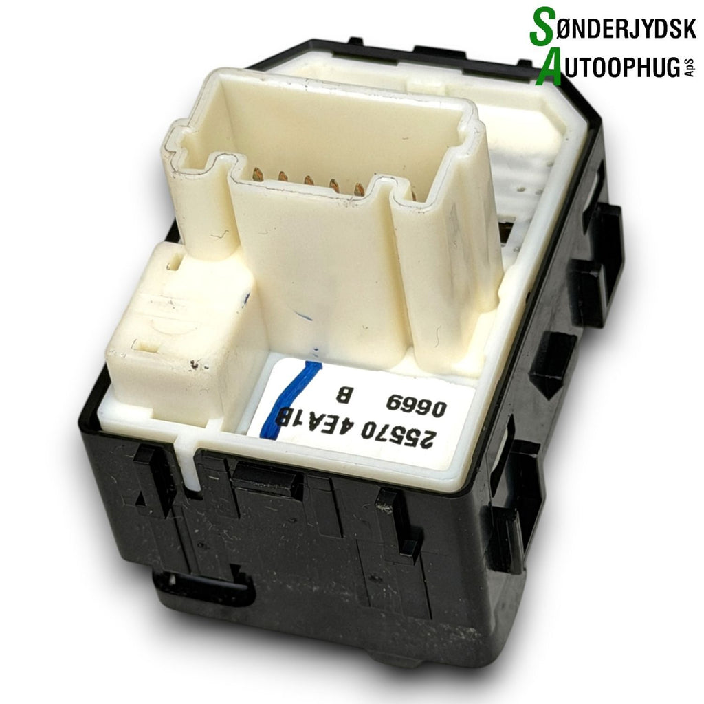 Nissan Qashqai Kontakt Sidespejl Med OEM Nr. 255704EA1B Fra Nissan Ophugger