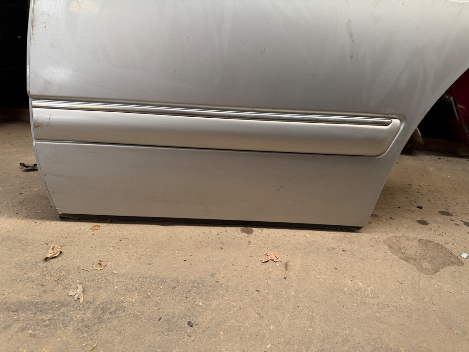 Mercedes E W210 Bagdør V Med OEM Nr. 2107300105 Fra Mercedes Ophugger