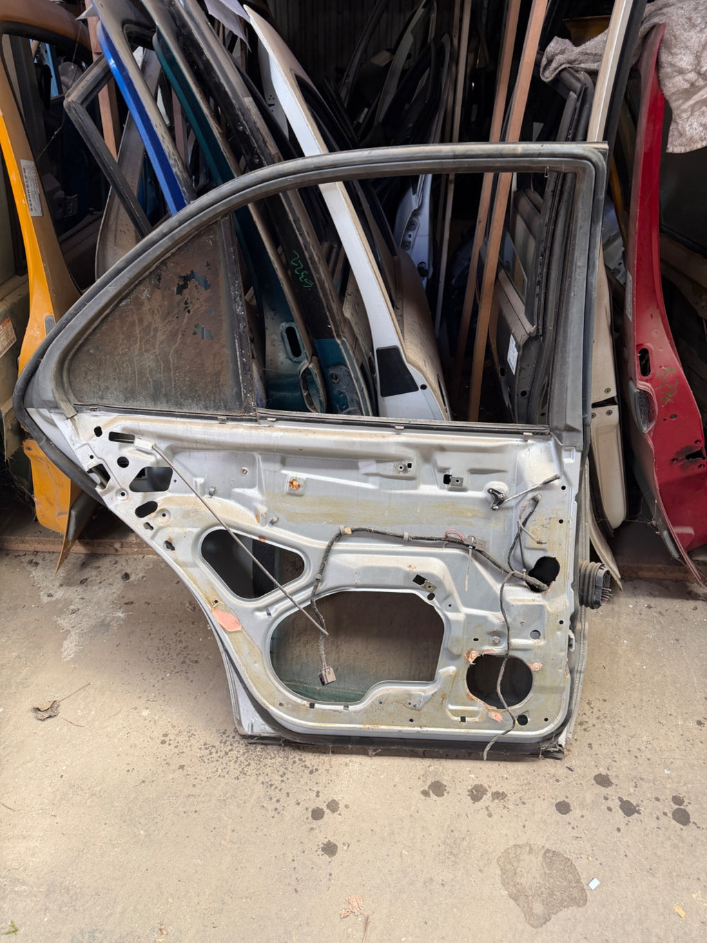 Mercedes E W210 Bagdør V Med OEM Nr. A2107302305 Fra Mercedes Ophugger