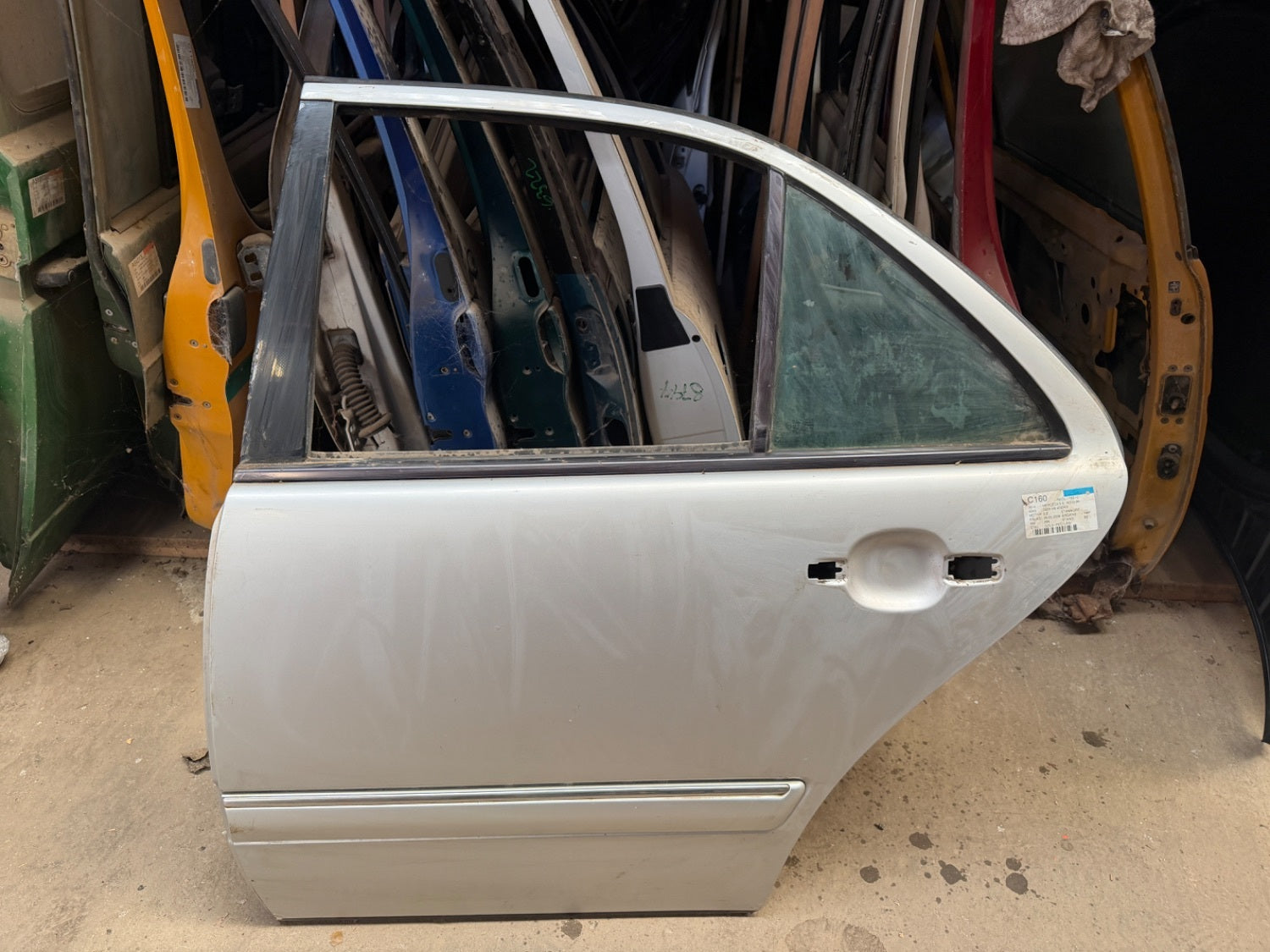 Mercedes E W210 Bagdør V Med OEM Nr. A2107300109 Fra Mercedes Ophugger