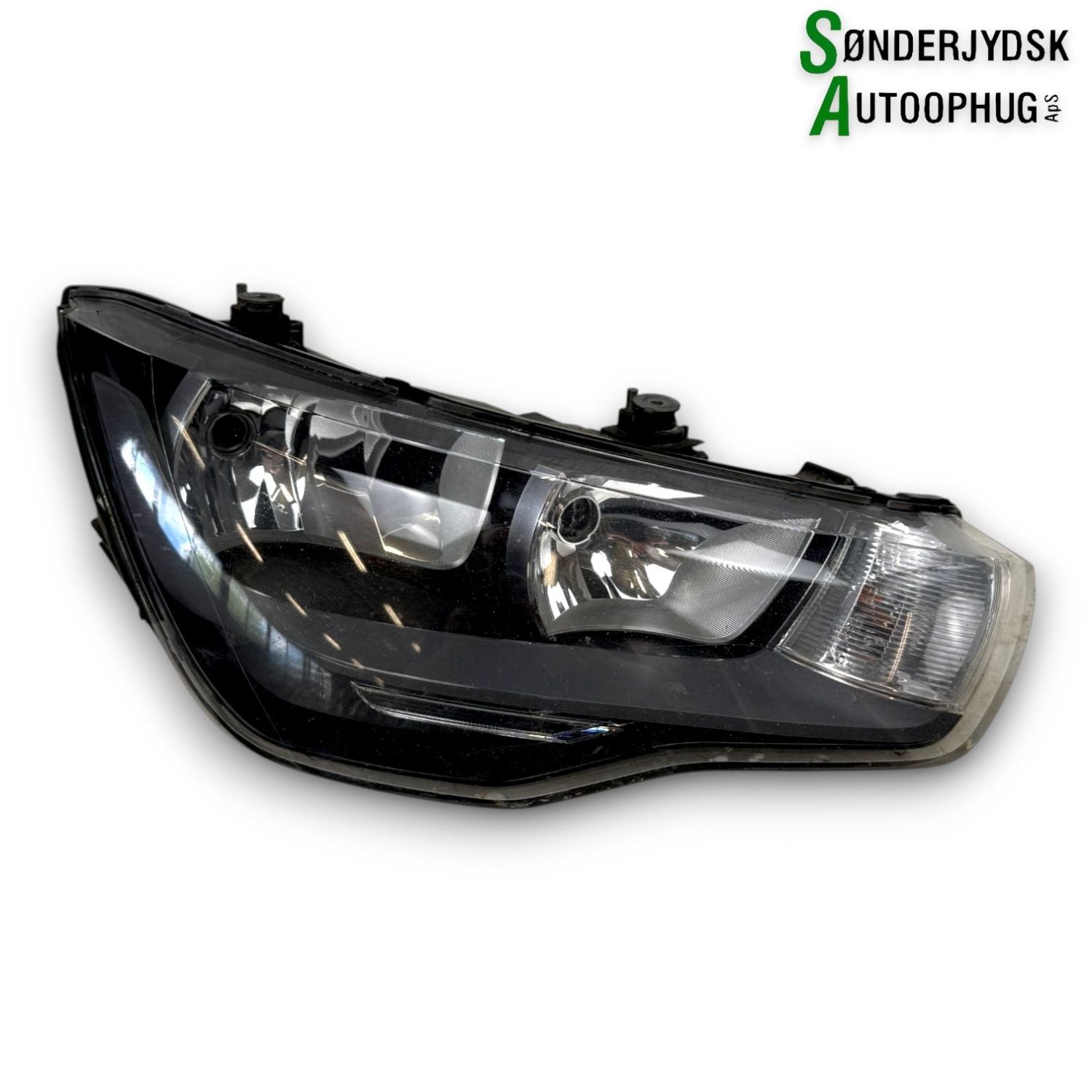 Audi A1 Forlygte Med OEM Nr. 8X0941004 Fra Audi Ophugger