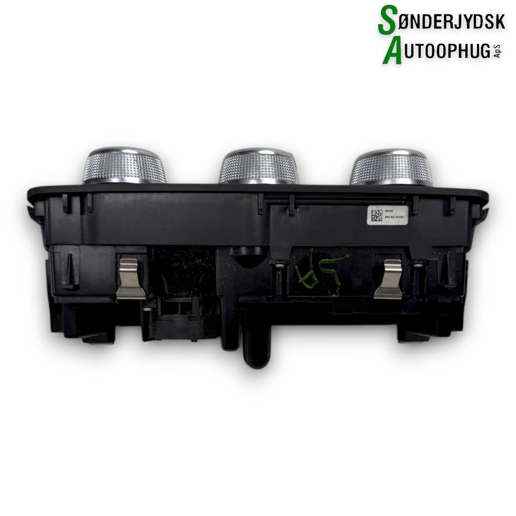 Audi A1 Varmeregulering Med OEM Nr. 8X0820043A Fra Audi Ophugger