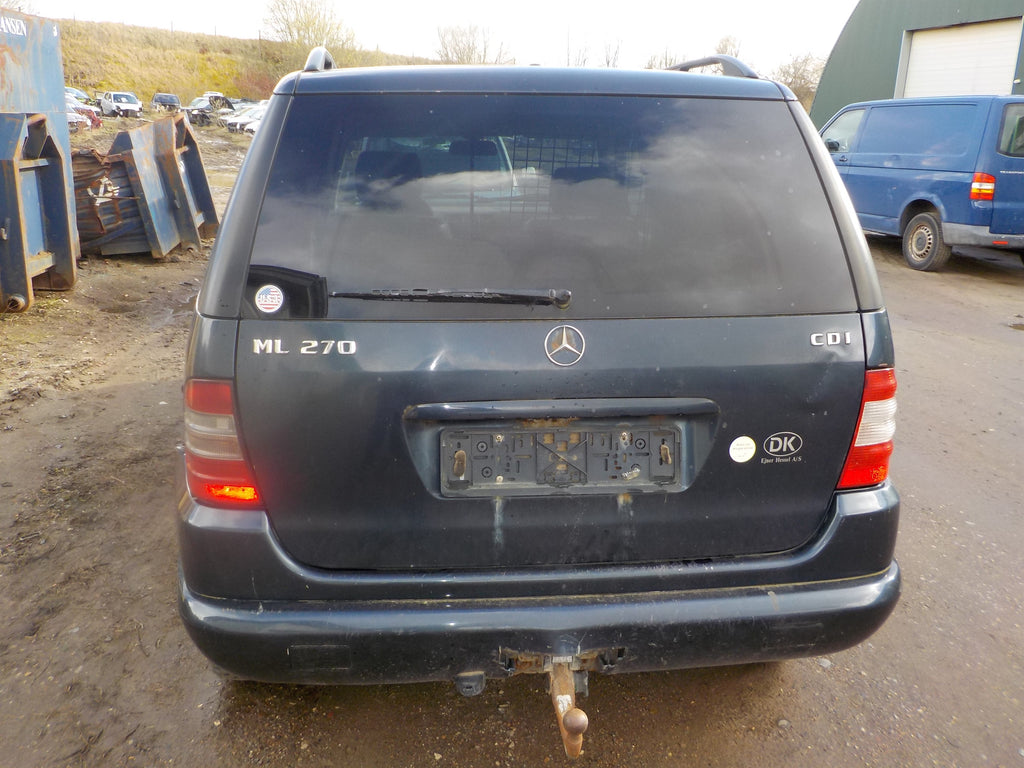 Mercedes Ml W163 Pluk-Selv-Bil Med OEM Nr. Ophugger Fra Mercedes Ophugger