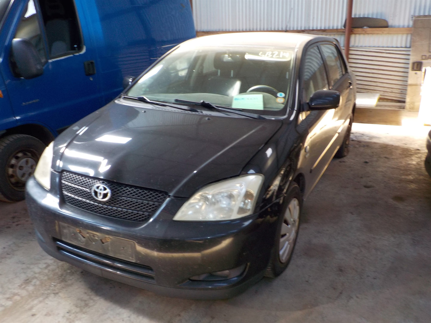Toyota Corolla E12 Pluk-Selv-Bil Med OEM Nr. Ophugger Fra Toyota Ophugger