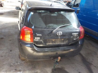 Toyota Corolla E12 Pluk-Selv-Bil Med OEM Nr. Ophugger Fra Toyota Ophugger