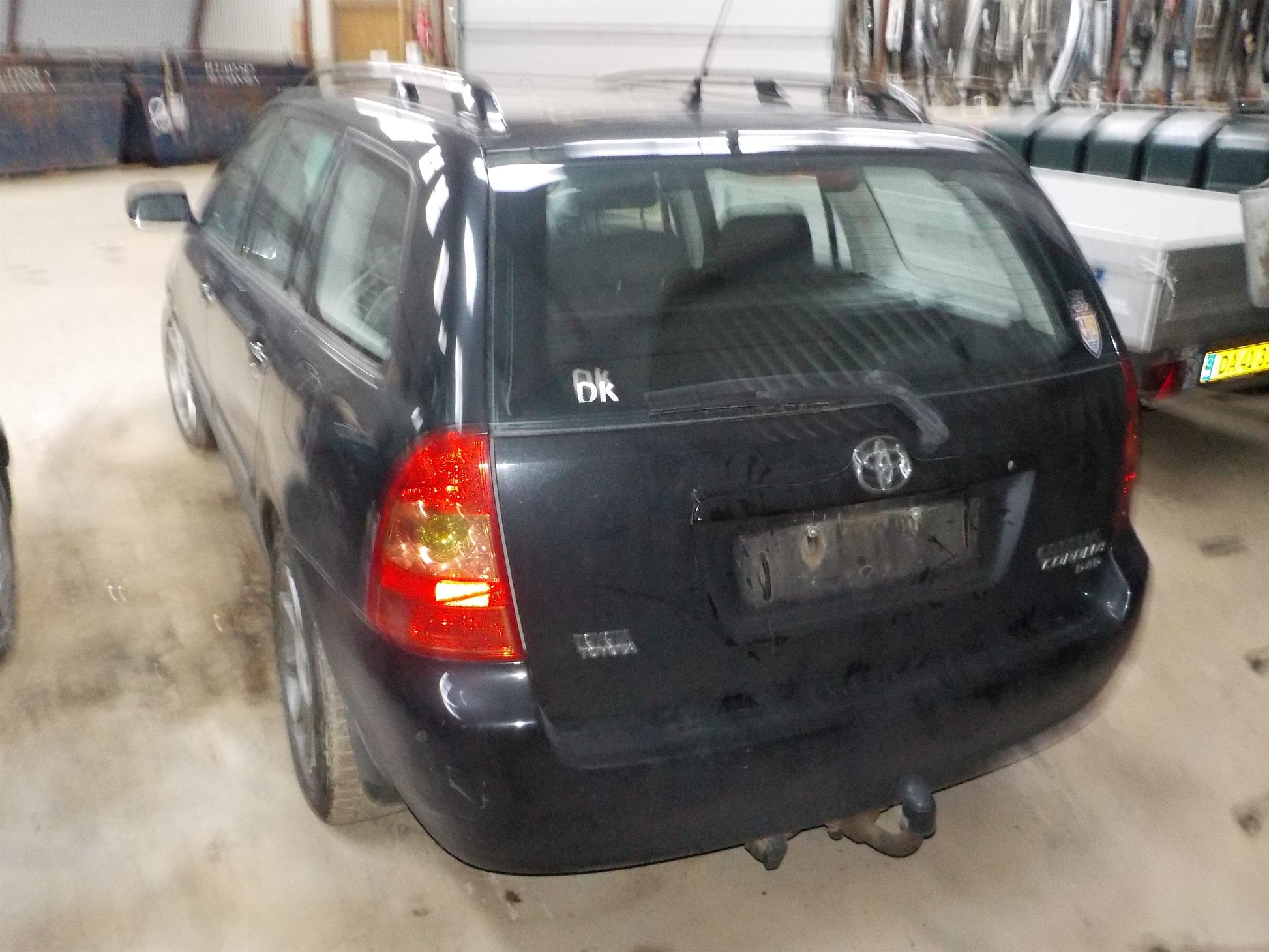 Toyota Corolla E12 Pluk-Selv-Bil Med OEM Nr. Ophugger Fra Toyota Ophugger