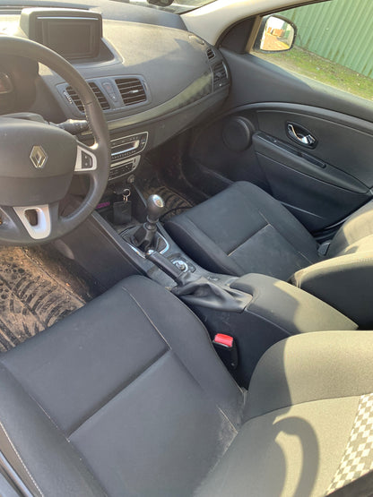 Renault Megane 3 Pluk-Selv-Bil Med OEM Nr. Ophugger Fra Renault Ophugger