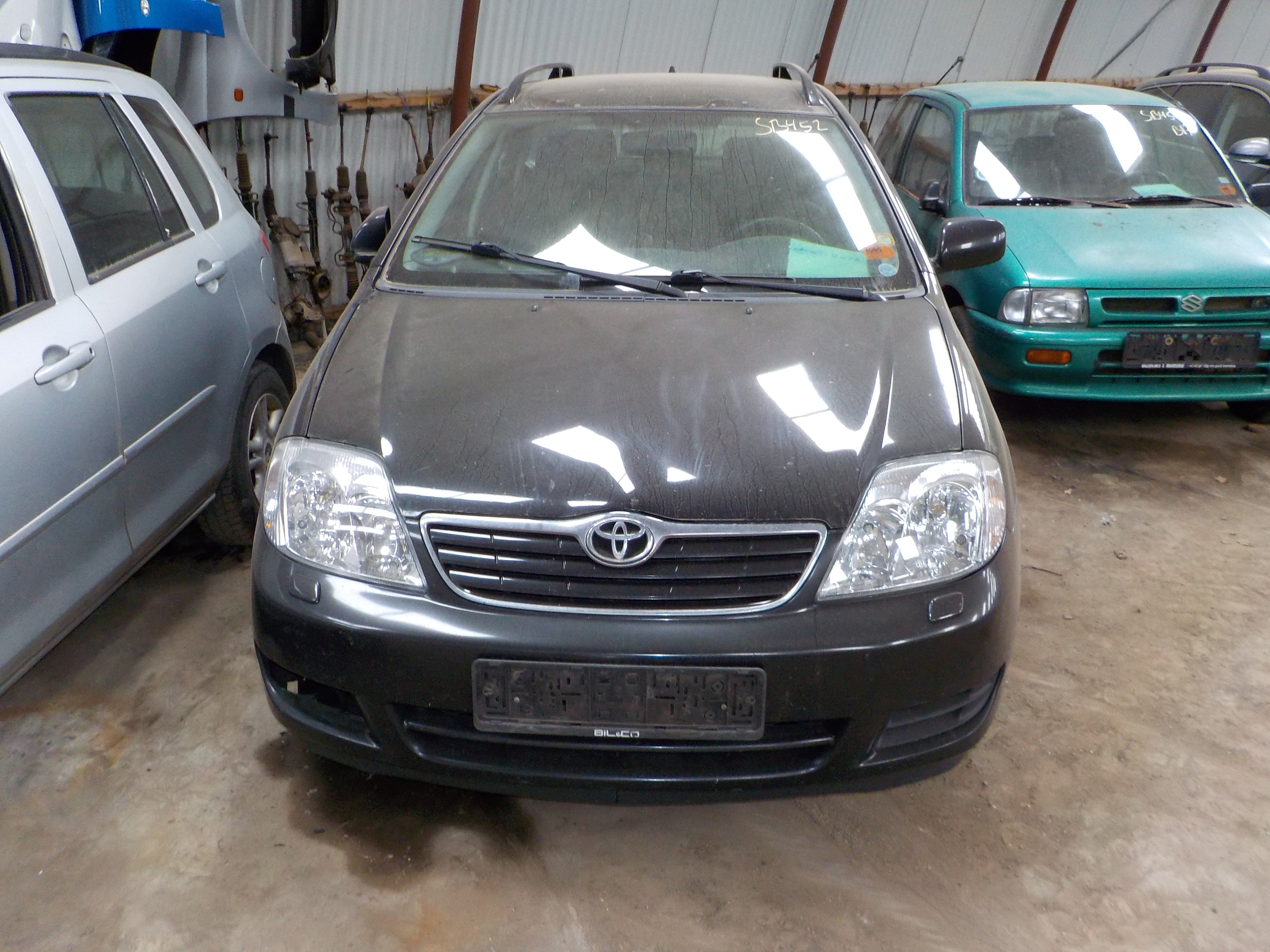 Toyota Corolla E12 Pluk-Selv-Bil Med OEM Nr. Ophugger Fra Toyota Ophugger