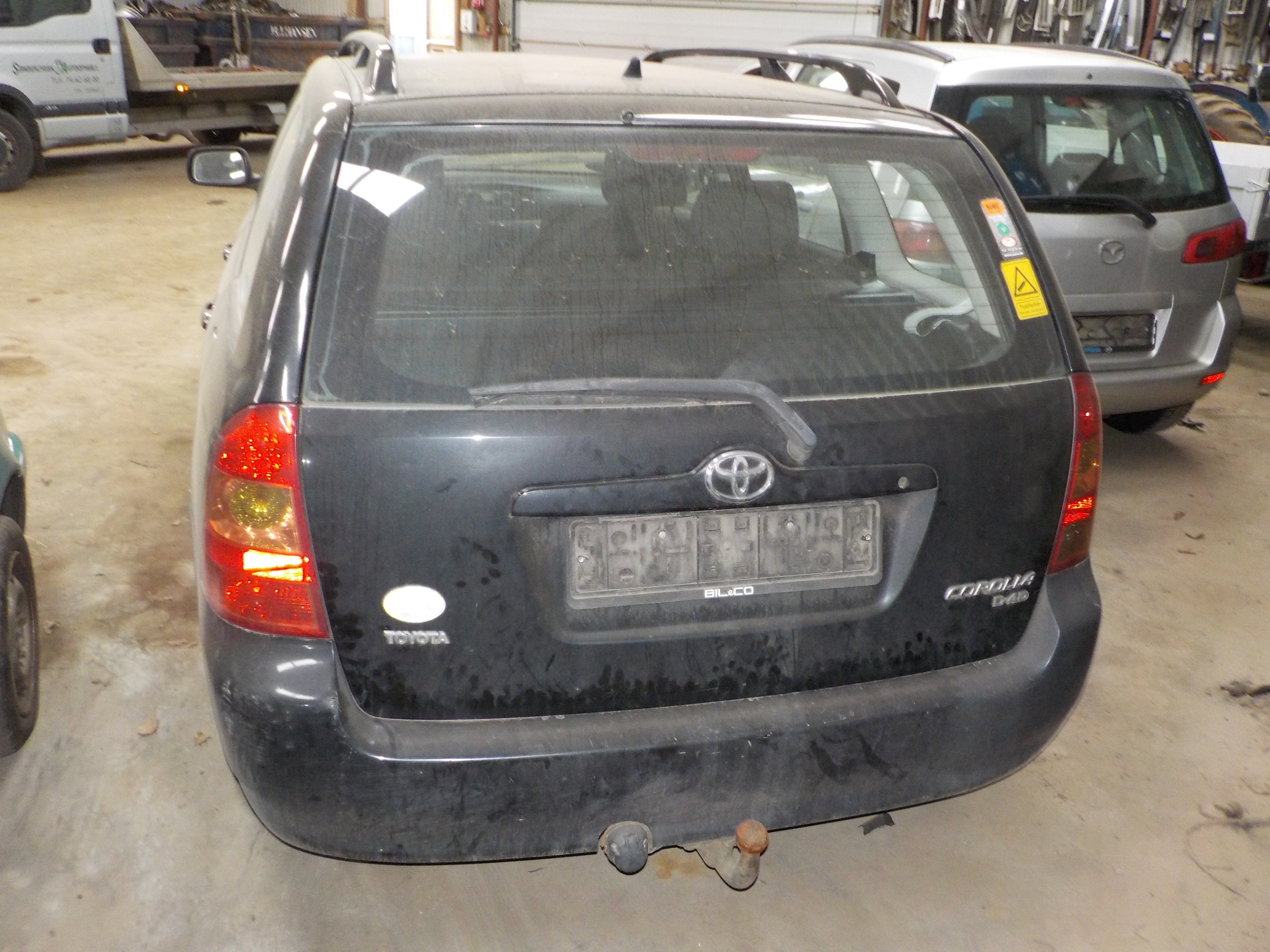 Toyota Corolla E12 Pluk-Selv-Bil Med OEM Nr. Ophugger Fra Toyota Ophugger