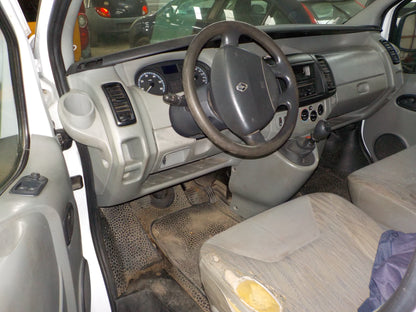 Renault Trafic 1 Pluk-Selv-Bil Med OEM Nr. Ophugger Fra Renault Ophugger