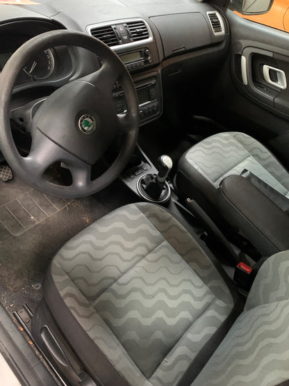 Skoda Fabia Pluk-Selv-Bil Med OEM Nr. TMBBF65J783110503 Fra Skoda Ophugger