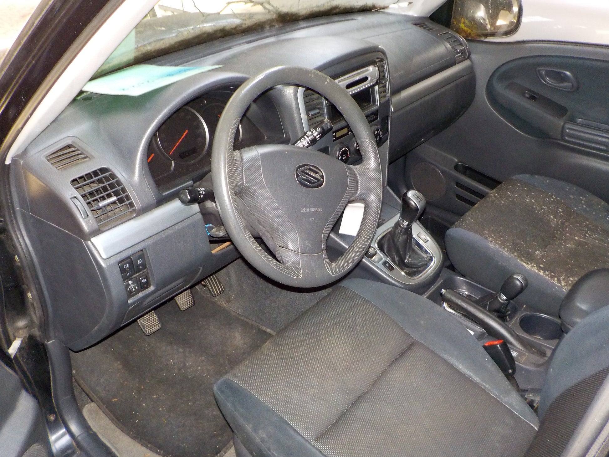 Suzuki Grand Vitara Pluk-Selv-Bil Med OEM Nr. Ophugger Fra Suzuki Ophugger