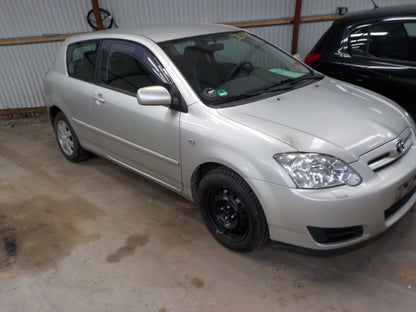 Toyota Corolla E12 Pluk-Selv-Bil Med OEM Nr. Ophugger Fra Toyota Ophugger