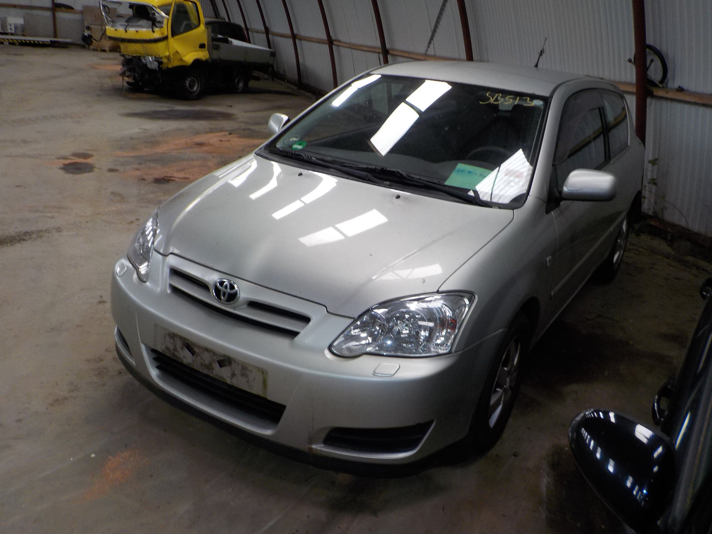 Toyota Corolla E12 Pluk-Selv-Bil Med OEM Nr. Ophugger Fra Toyota Ophugger