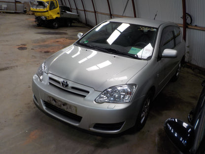 Toyota Corolla E12 Pluk-Selv-Bil Med OEM Nr. Ophugger Fra Toyota Ophugger