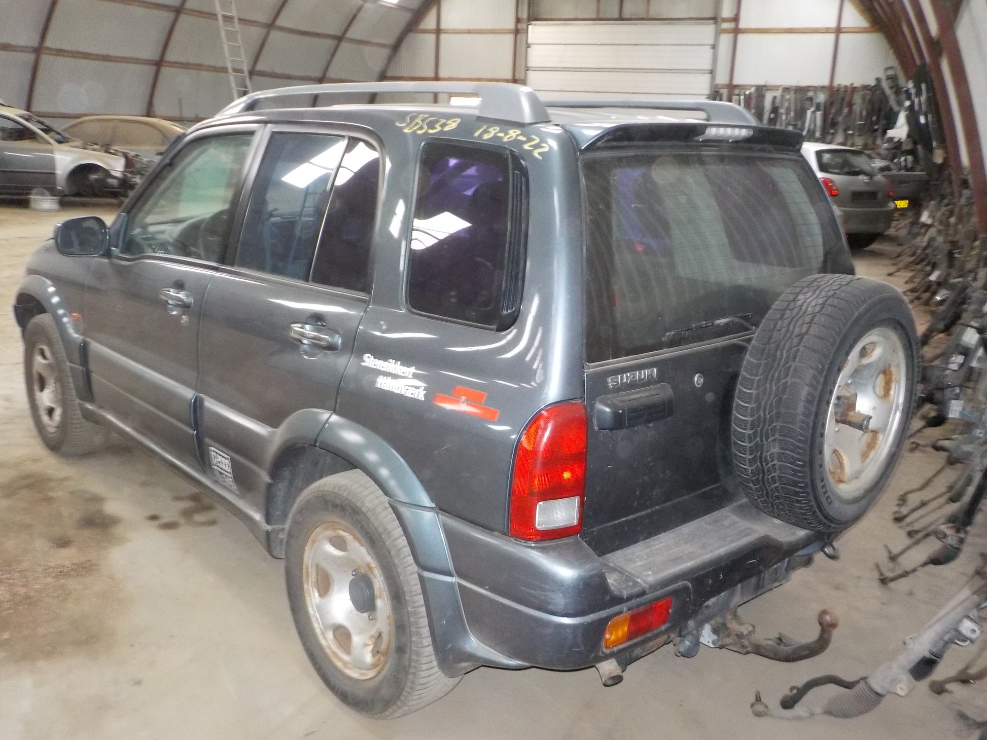 Suzuki Grand Vitara Pluk-Selv-Bil Med OEM Nr. Ophugger Fra Suzuki Ophugger