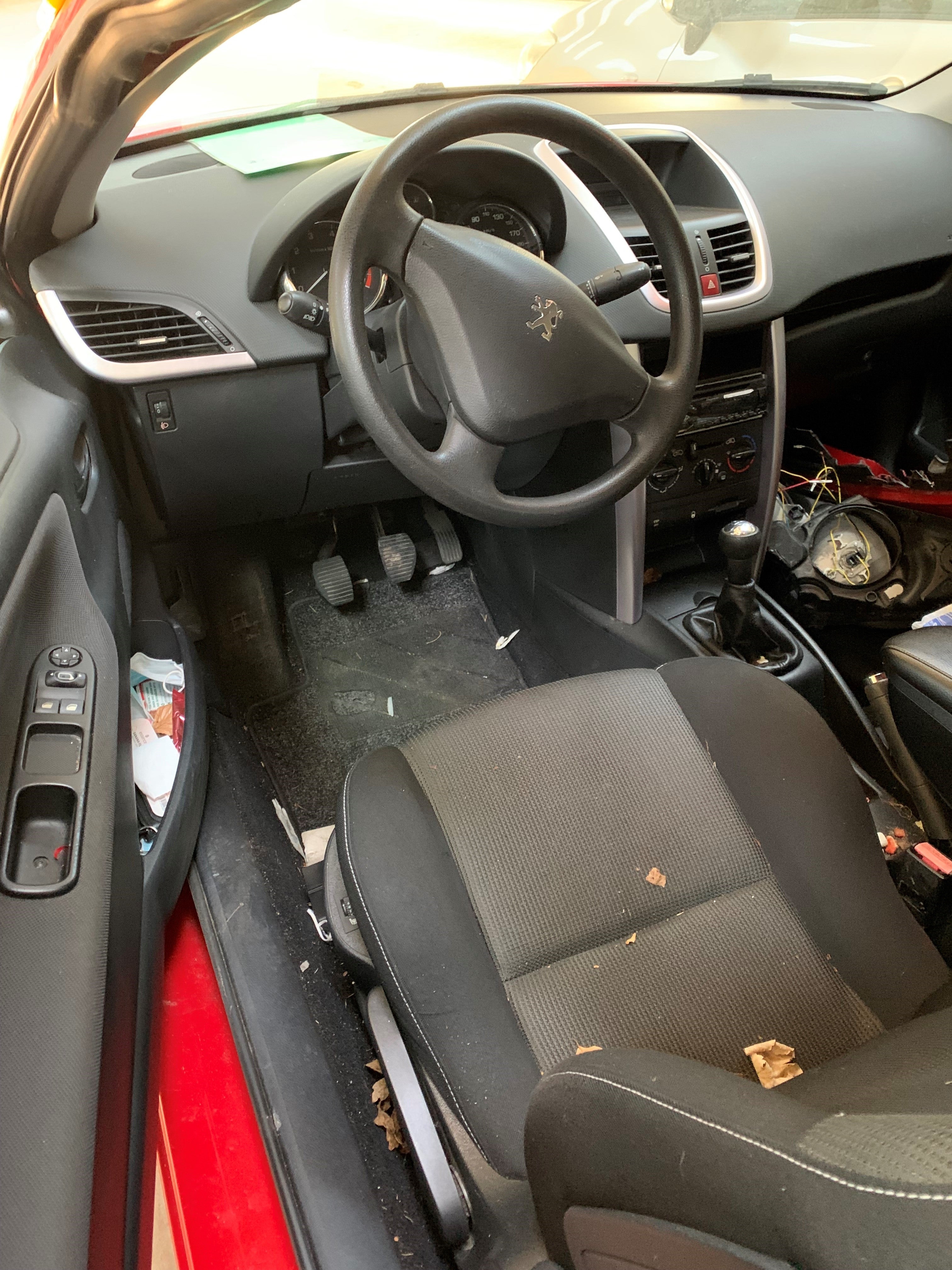 Peugeot 207 Cc Pluk-Selv-Bil Med OEM Nr. Ophugger Fra Peugeot Ophugger