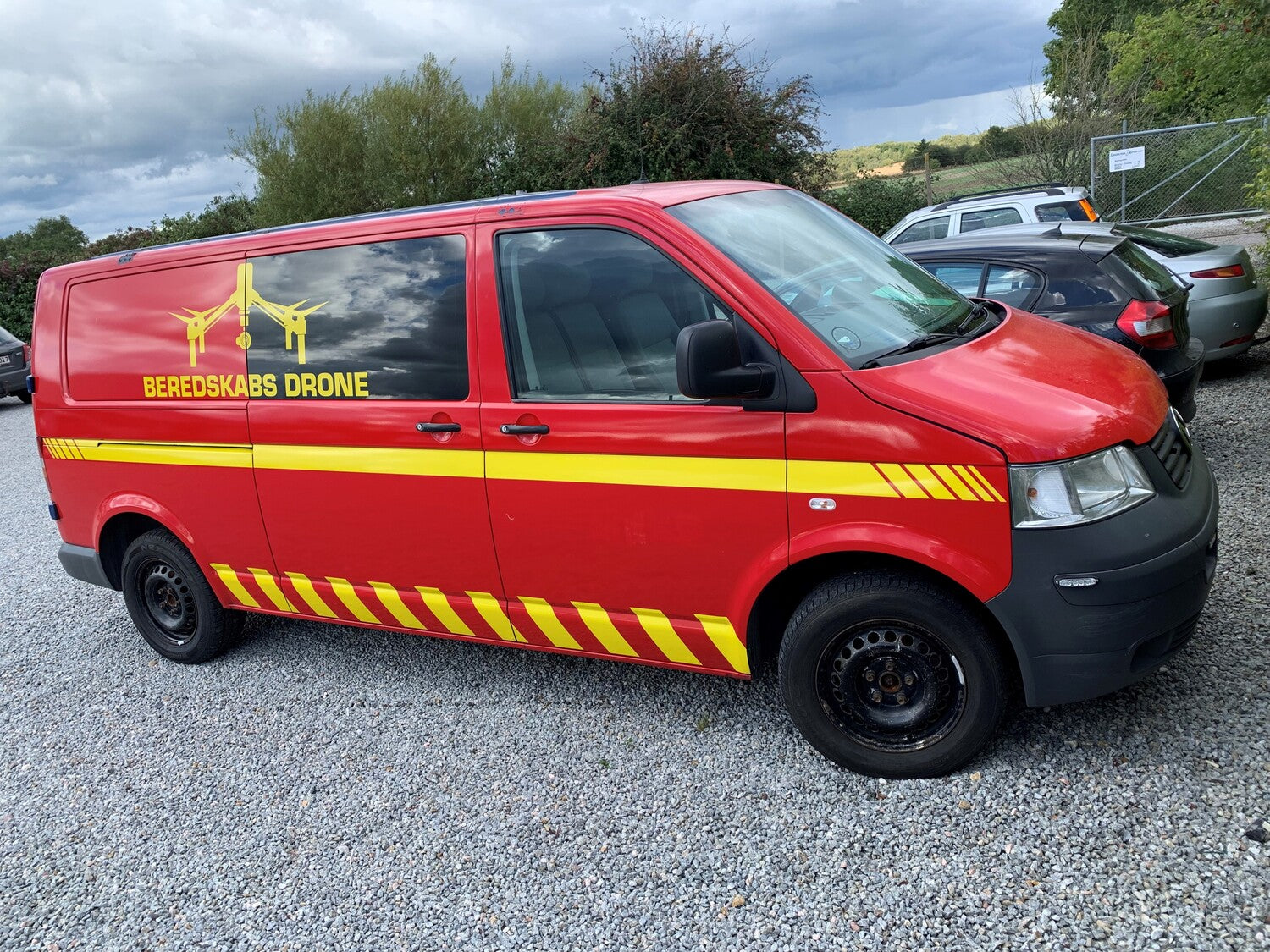 VW Transporter T5 1.Fac: Okt 2009/Jul 2015 Pluk-Selv-Bil Med OEM Nr. Ophugger Fra VW Ophugger