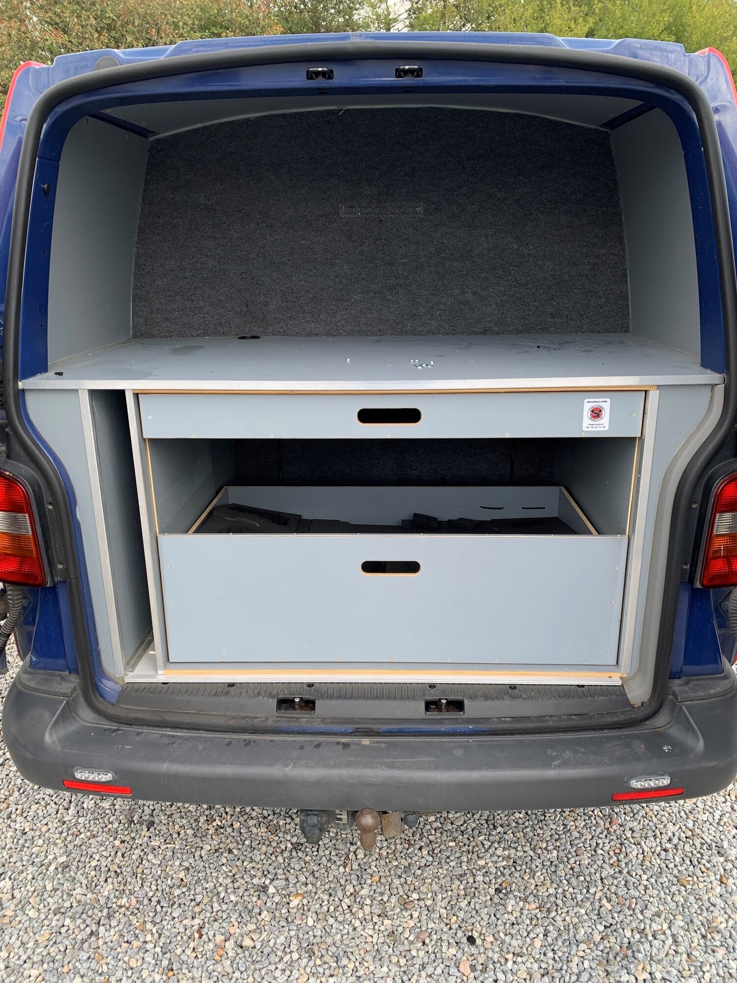 VW Transporter T5 1.Fac: Okt 2009/Jul 2015 Pluk-Selv-Bil Med OEM Nr. Ophugger Fra VW Ophugger