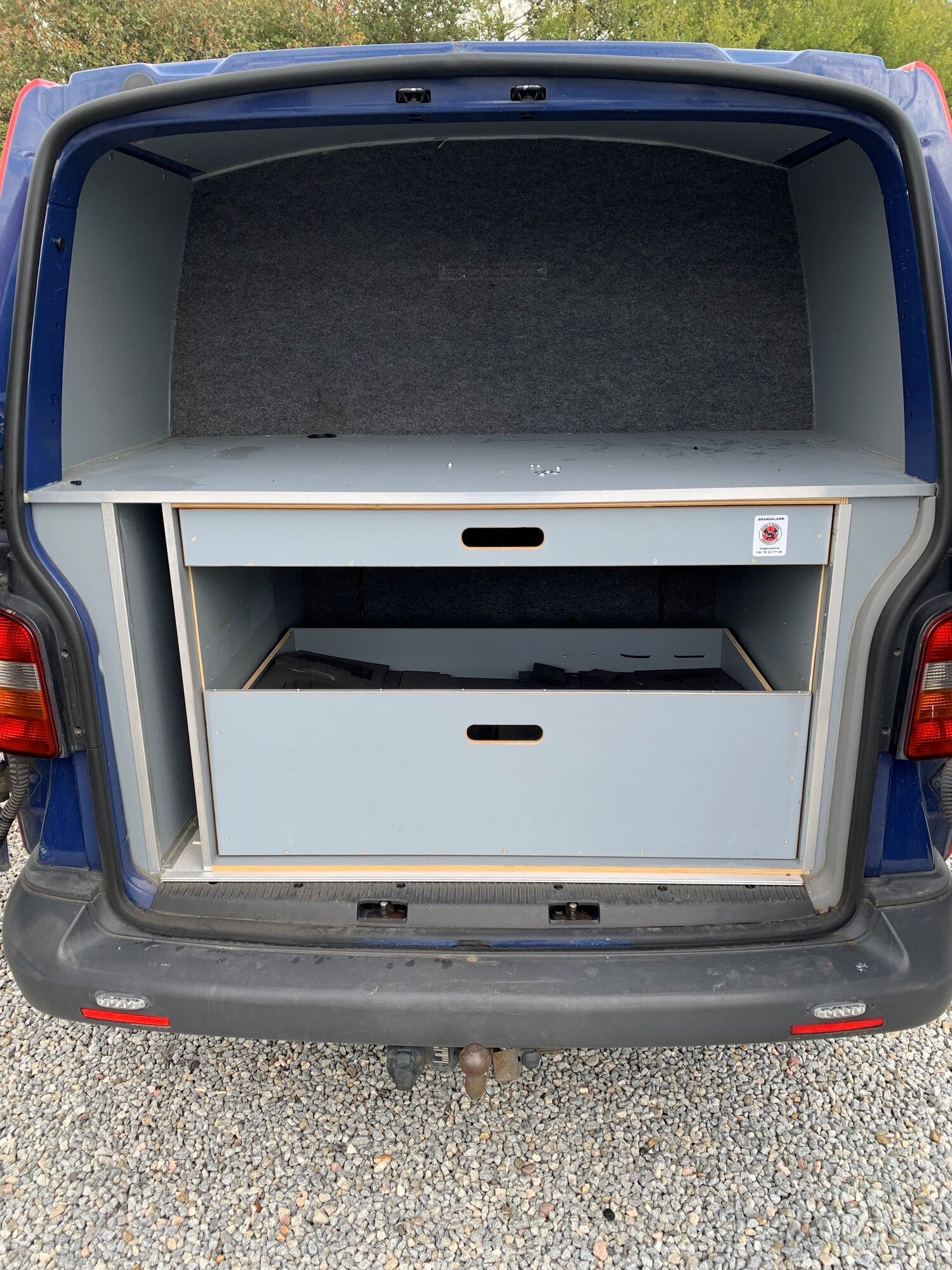 VW Transporter T5 1.Fac: Okt 2009/Jul 2015 Pluk-Selv-Bil Med OEM Nr. Ophugger Fra VW Ophugger