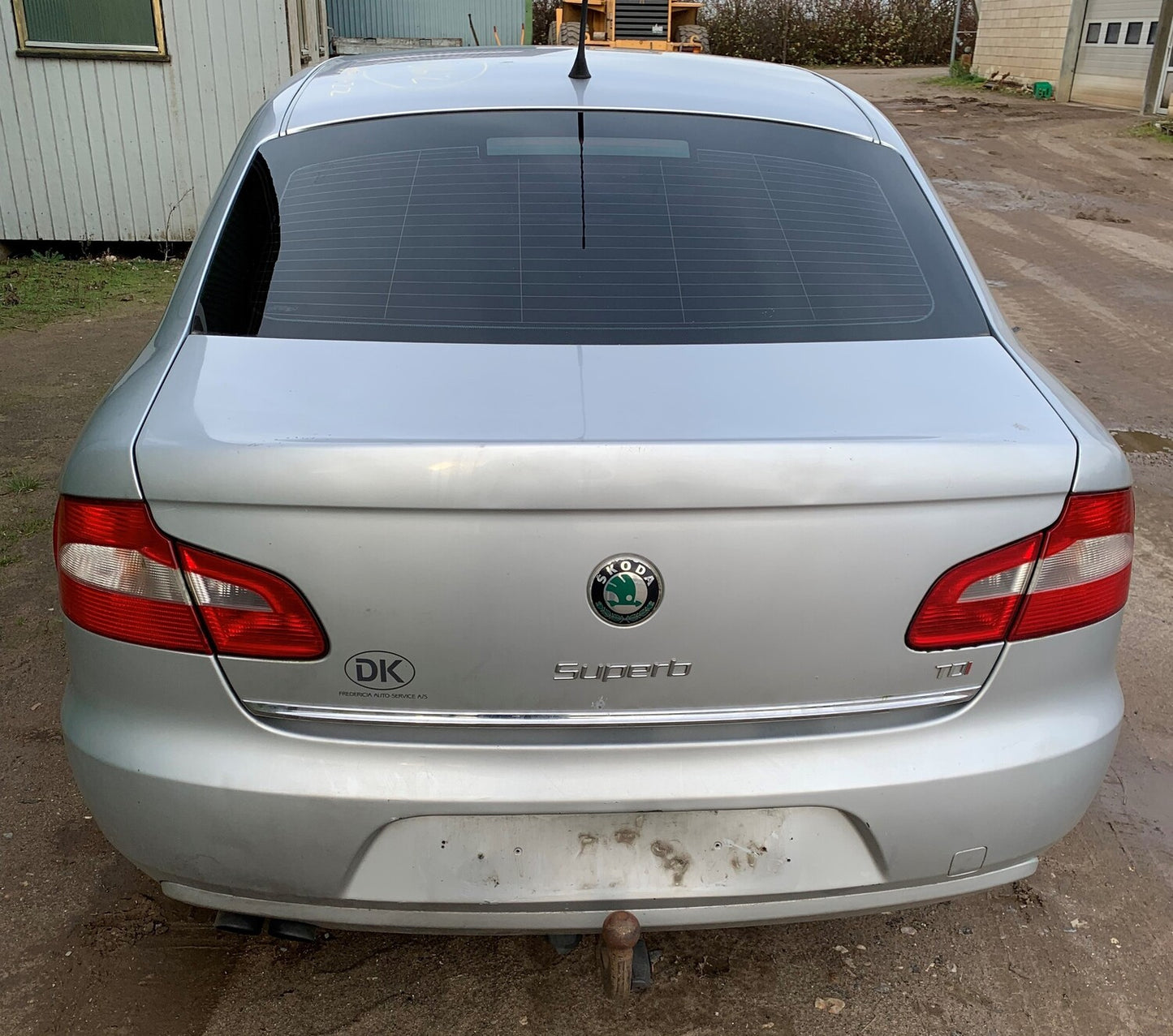 Skoda Superb Pluk-Selv-Bil Med OEM Nr. TMBAE73T699008634 Fra Skoda Ophugger