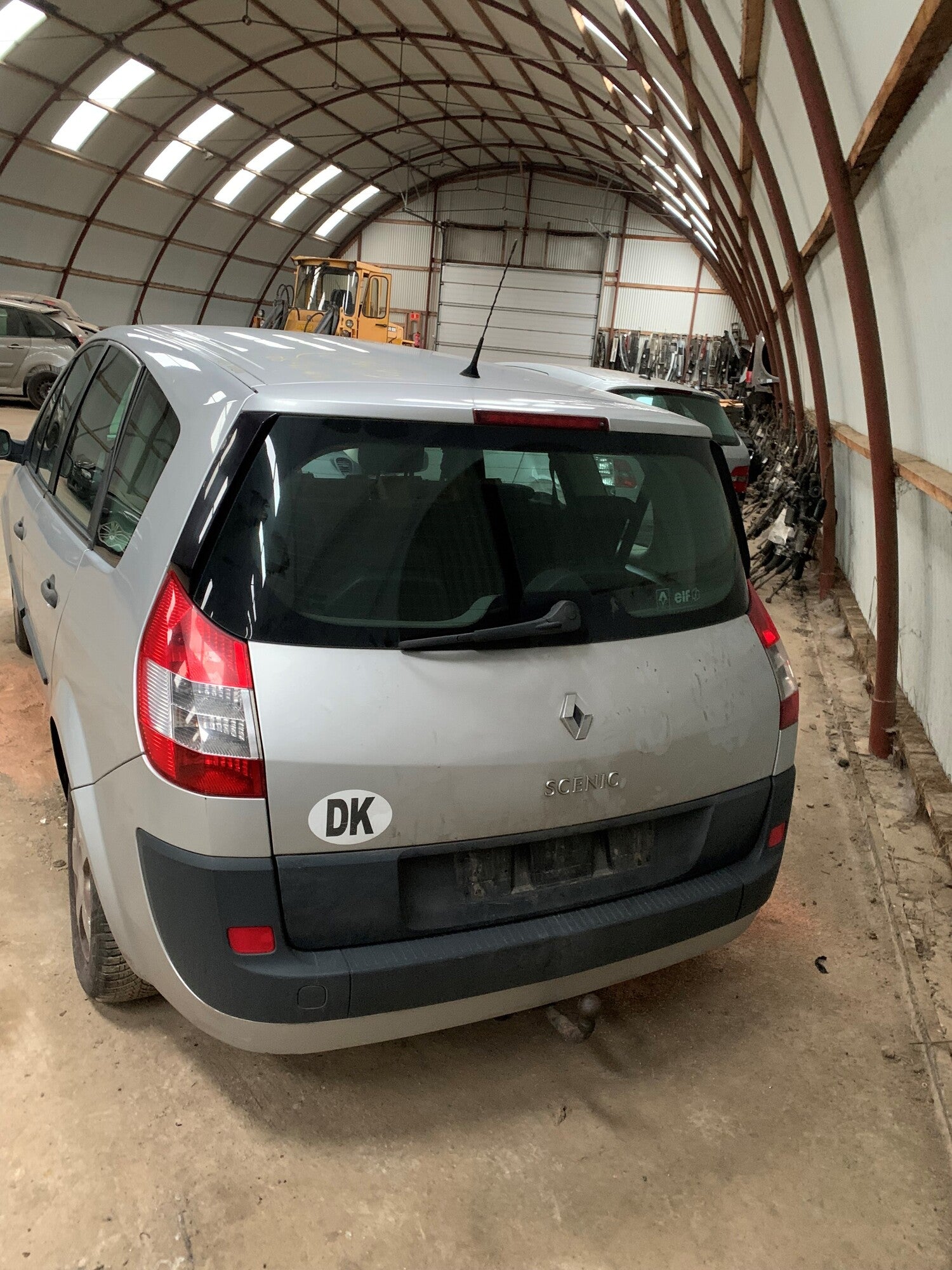 Renault Grand Scenic 2 Pluk-Selv-Bil Med OEM Nr. Ophugger Fra Renault Ophugger