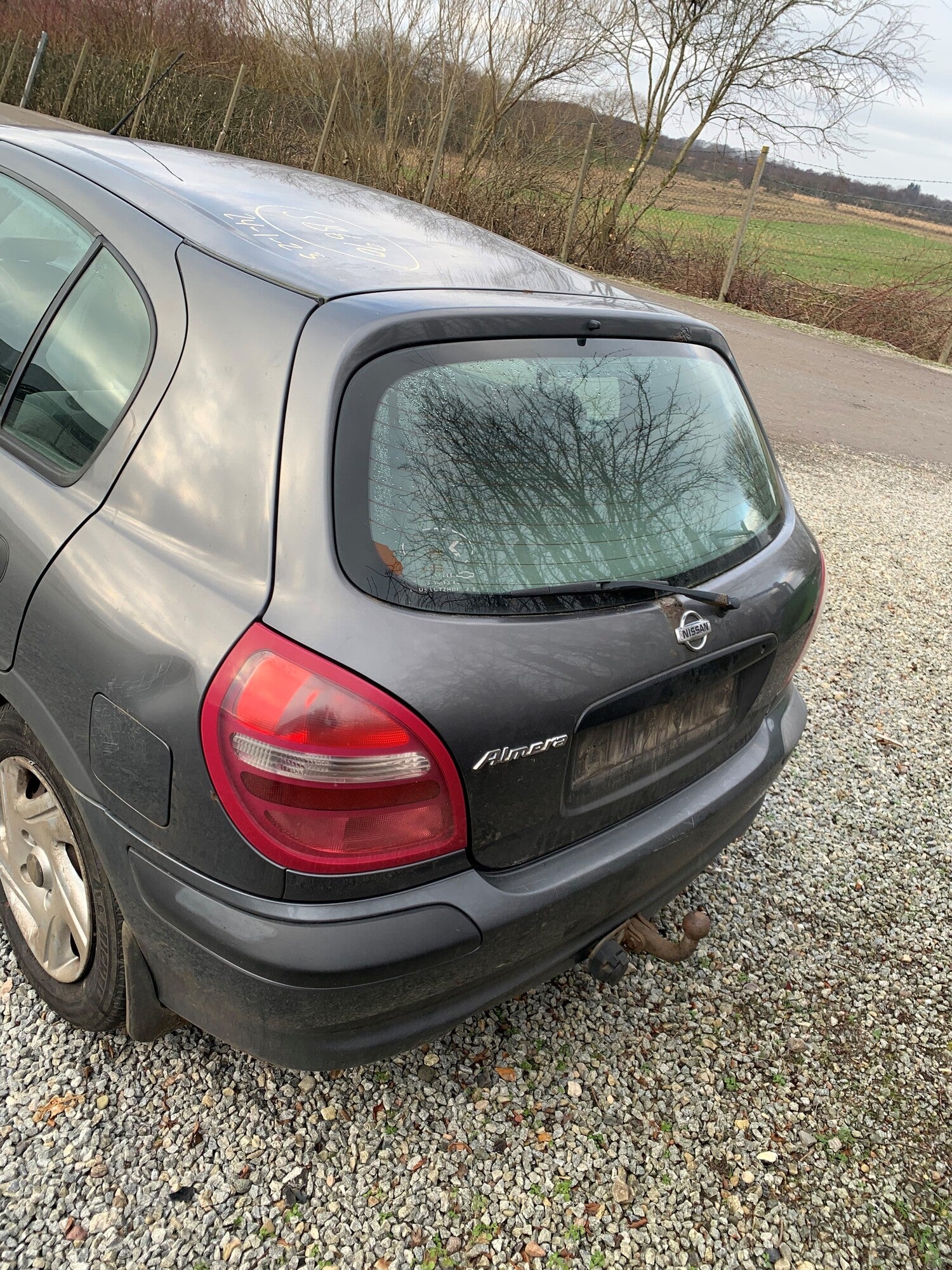 Nissan Almera N16 Pluk-Selv-Bil Med OEM Nr. Ophugger Fra Nissan Ophugger
