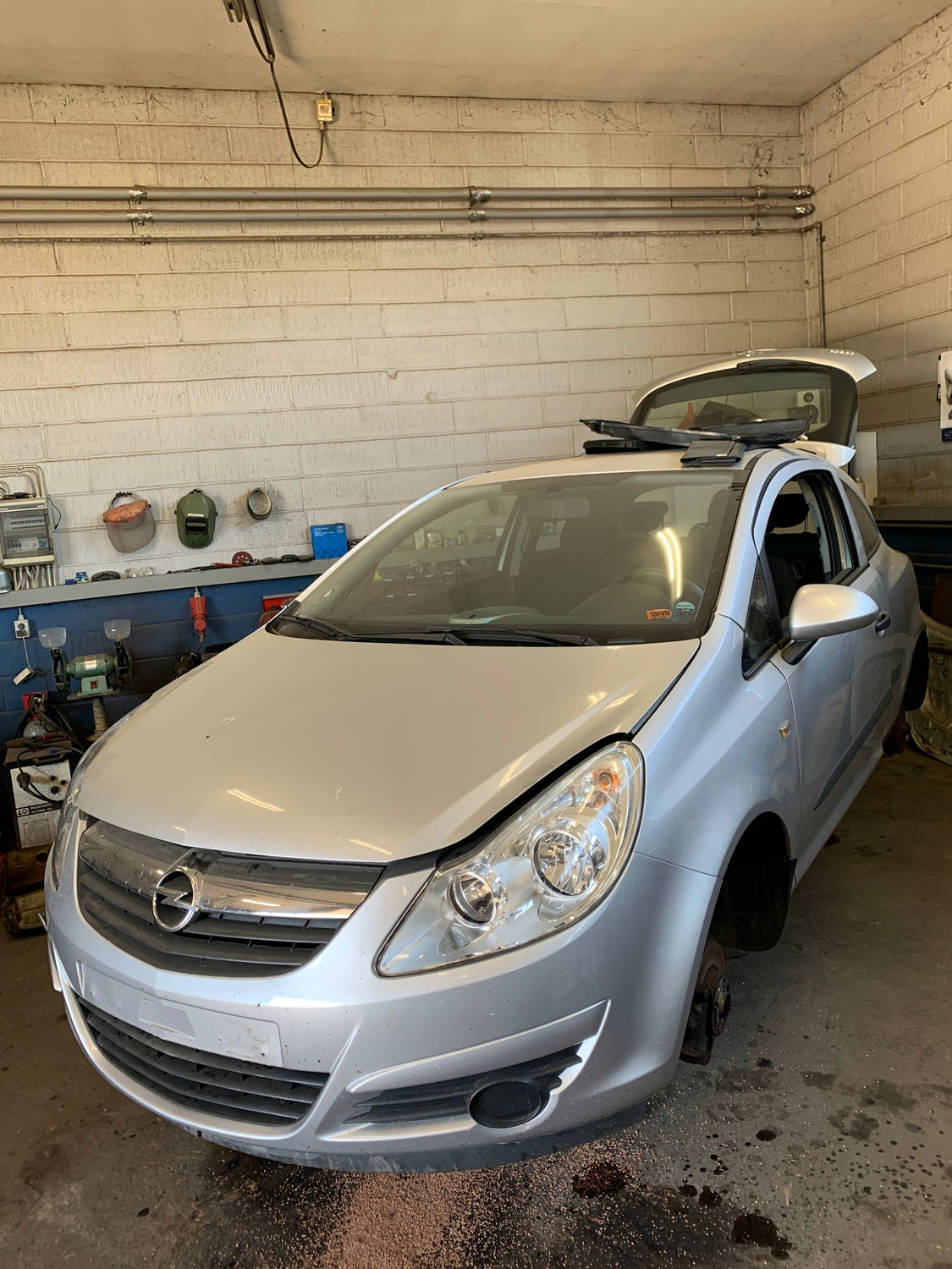 Opel Corsa D Pluk-Selv-Bil Med OEM Nr. Ophugger Fra Opel Ophugger
