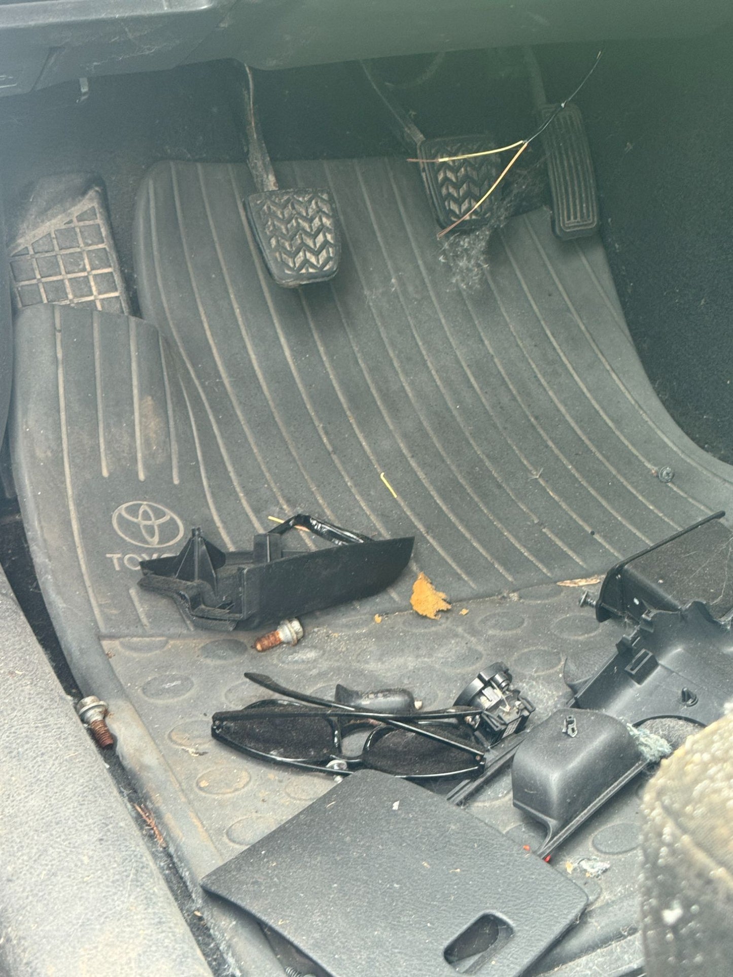 Toyota Avensis Pluk-Selv-Bil Med OEM Nr. Ophugger Fra Toyota Ophugger