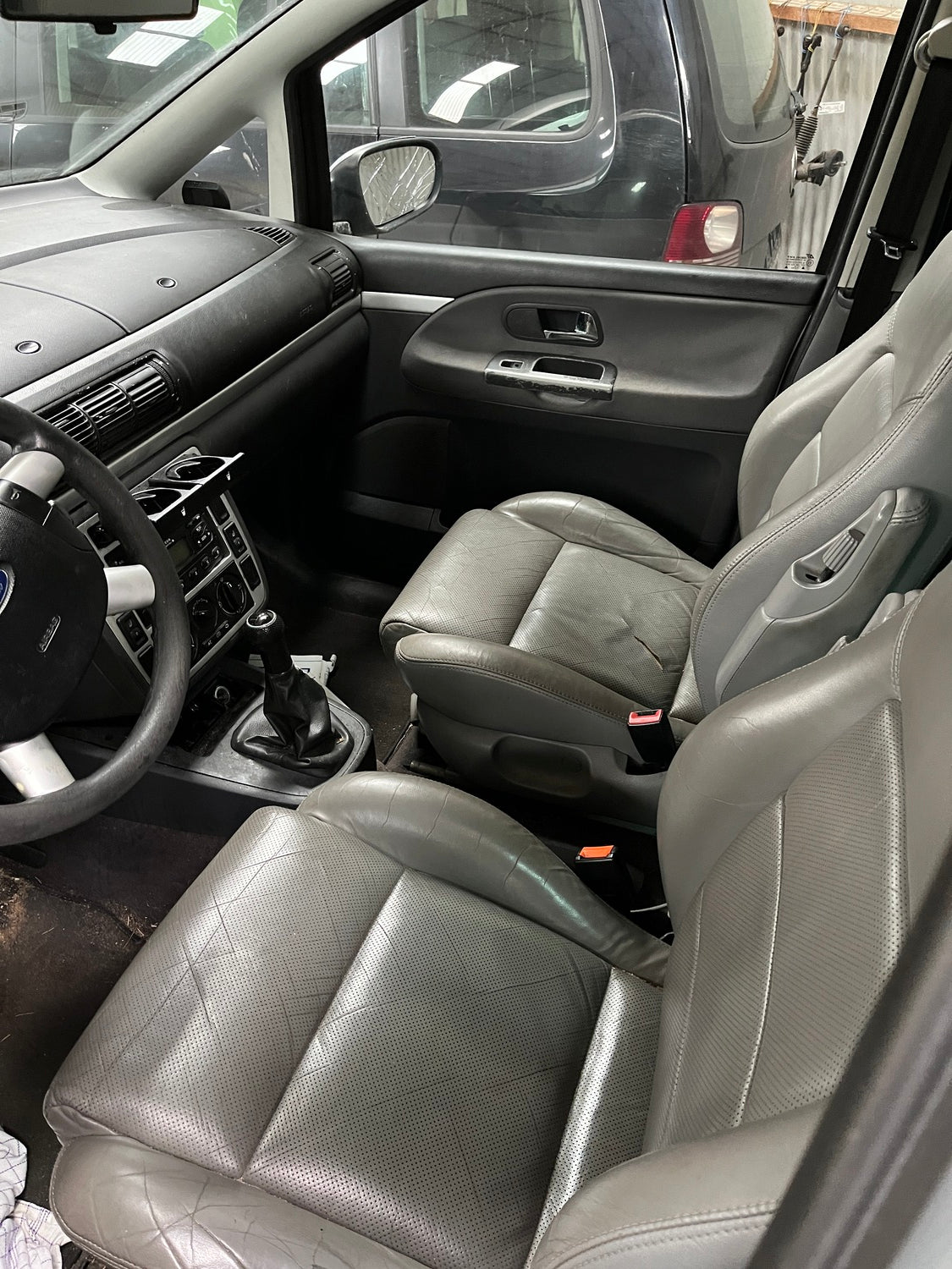 Ford Galaxy Pluk-Selv-Bil Med OEM Nr. Ophugger Fra Ford Ophugger