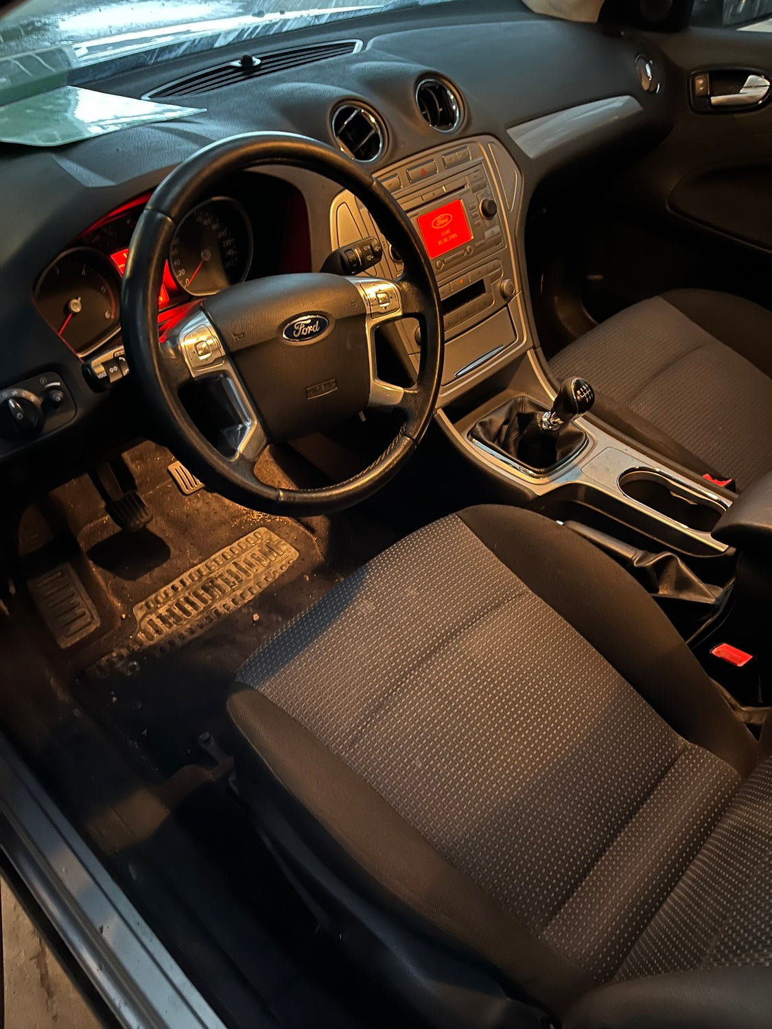 Ford Mondeo 4 Pluk-Selv-Bil Med OEM Nr. Ophugger Fra Ford Ophugger