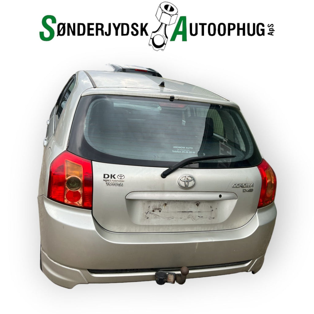 Toyota Corolla E12 Pluk-Selv-Bil Med OEM Nr. Ophugger Fra Toyota Ophugger