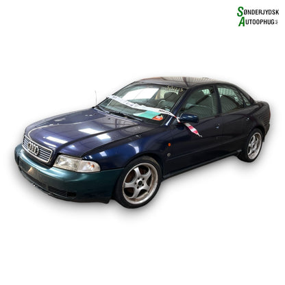 Audi A4 8D Pluk-Selv-Bil Med OEM Nr. Ophugger Fra Audi Ophugger