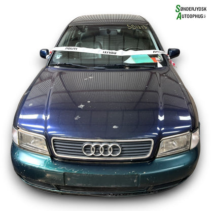 Audi A4 8D Pluk-Selv-Bil Med OEM Nr. Ophugger Fra Audi Ophugger