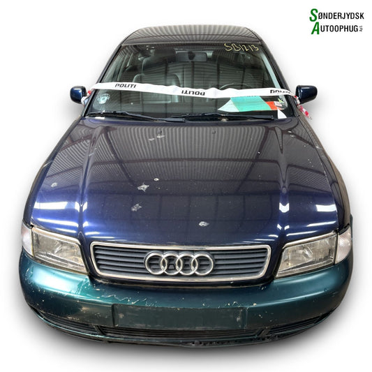 Audi A4 8D Pluk-Selv-Bil Med OEM Nr. Ophugger Fra Audi Ophugger