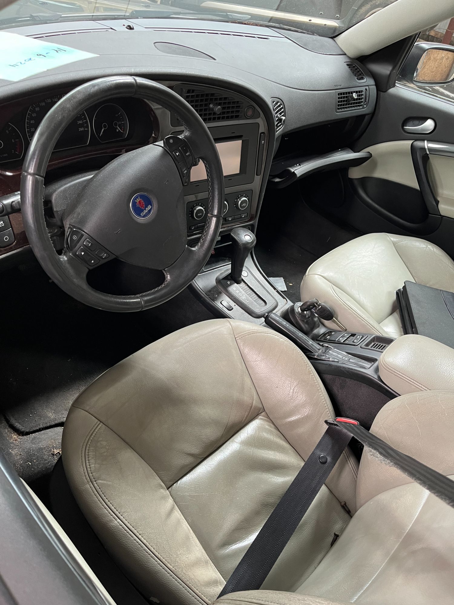 Saab 9‑5 Pluk-Selv-Bil Med OEM Nr. Ophugger Fra Saab Ophugger