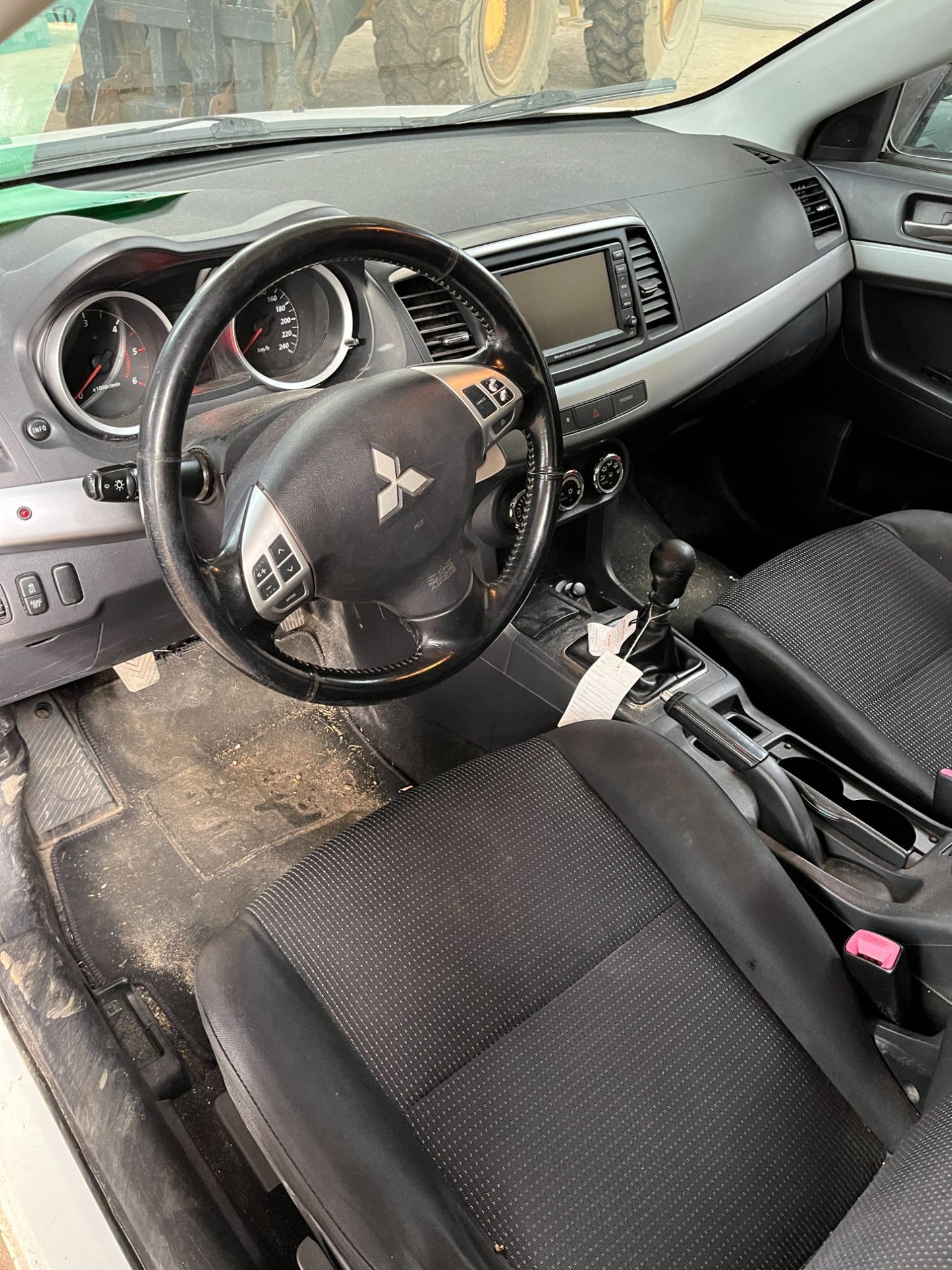 Mitsubishi Lancer Pluk-Selv-Bil Med OEM Nr. Ophugger Fra Mitsubishi Ophugger