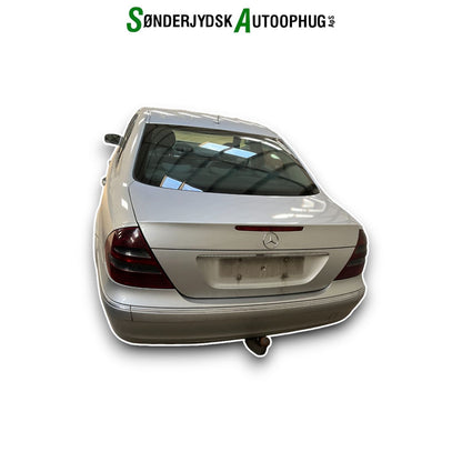 Mercedes E W211 Pluk-Selv-Bil Med OEM Nr. Ophugger Fra Mercedes Ophugger