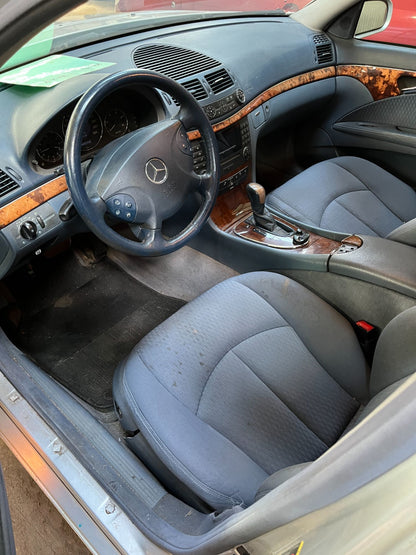 Mercedes E W211 Pluk-Selv-Bil Med OEM Nr. Ophugger Fra Mercedes Ophugger