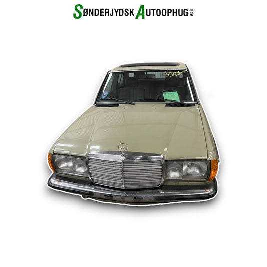 Mercedes 200 - W123 Pluk-Selv-Bil Med OEM Nr. Ophugger Fra Mercedes Ophugger